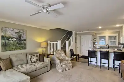 Image de Condo 1br en bord de mer sur le magnifique lac Charlevoix Ă Boyne City!