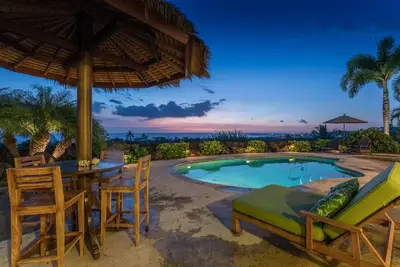 Image de Accueil haut de gamme incroyable | Piscine privée | Vues magnifiques sur l'océan | À partir de 749 $ / nuit
