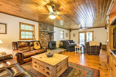 Image de Elk Mtn Home w \/ Deck Near Ski Lifts-March Discount!