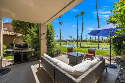 Image de Condo mis Ă jour! Fairway and Mountain Views! ! ! Exposition sud au Palm Valley Country Club