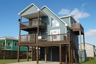 Image de Pres Des Beach- 4 Chambres, Juste une courte promenade à la plage, Dog Friendly!