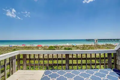 Image de Laing - Grande maison de plage en bord de mer avec 2 cuisines et salons