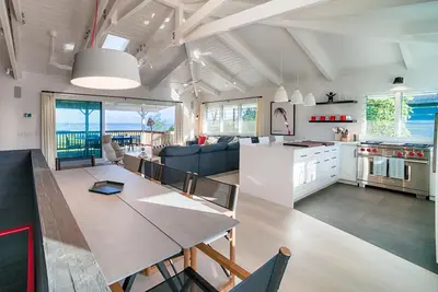 Image de Front de mer de luxe sur Hanalei, espaces extérieurs modernes avec A \/ C.