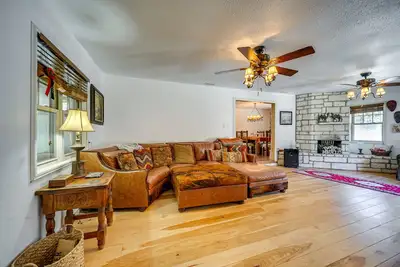 Image de Kerrville Mtn. Maison w / Zone de divertissement en plein air!