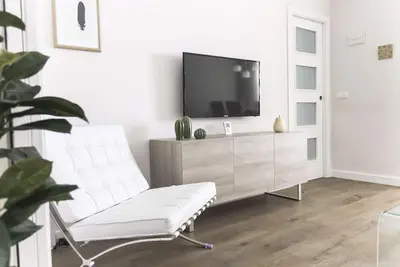 Image de Bel appartement dans le centre, entièrement rénové. Wifi + parking gratuit
