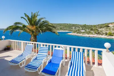 Image de Appartement Bose 6 + 0 avec vue sur la mer, grande terrasse et à seulement 5 mètres de la plage