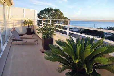 Image de Costabella Penthouse appartement avec une vue magnifique seul. 5 min de la plage