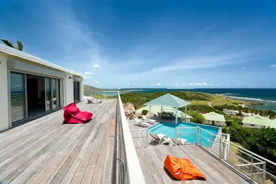 Image de Spacieuse villa avec 2 piscines privées et une vue mer imprenable