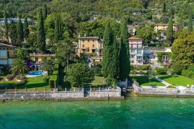 Image de The Lake is Our Pool ♡ Frontlake Villa & Park \/ Sleeps 12 +1 Baby \/ Pet Friendly