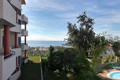 Image de Appartement avec piscine et vue magnifique sur la ville et la baie de Funchal!