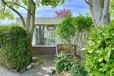 Image de Bungalow confortable avec jardin, wifi gratuit, sauna infrarouge et 3 vélos.