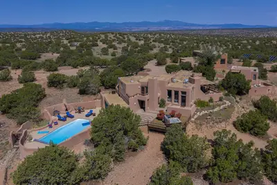 Image de Hilltop: Luxury Home, 17 Acres, Staggering Views, A / C, Salt Water Pool / Hot Tub