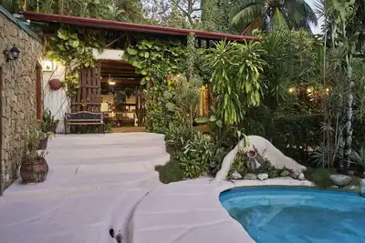 Image de Villa Havana ~ Beau et spacieux paradis magique à seulement 1 minute à pied de la plage