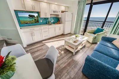 Image de Oasis en bord de mer avec des vues à couper le souffle! Étapes 2 Beach. Jacuzzi. Bassin. Rivière tranquille. Wifi