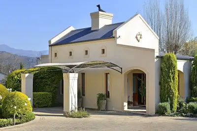 Image de Petit Plaisir! Cottage Jardin Romantique Avec De Belles Vues Sur La Montagne