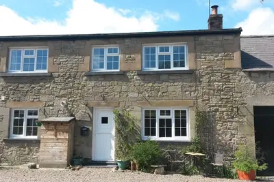 «Les écuries». Un joli chalet en pierre dans le petit village de Powburn.