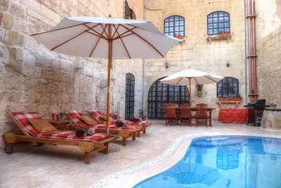 Image de Maison de caractère Id-Dwejra avec piscine et jacuzzi de luxe, près de St Peters Pool Bay