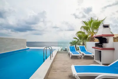 Image de Spectaculaire Villa Front de Mer - The Waterfront