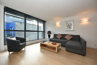 Image de Spacieux appartement moderne et lumineux à 2 minutes du métro, enregistrement 24h, 12 minutes de St Paul