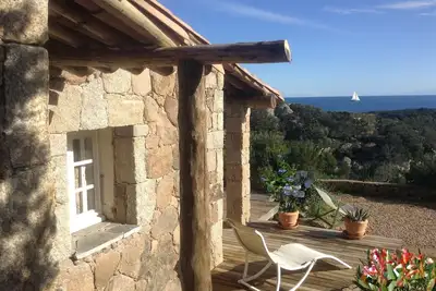 Image de Maison de Charme en pierre vue baie de Rondinara, Sardaigne et ĂŽles Lavezzi