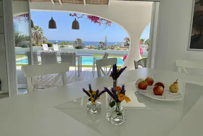Image de Villa vue mer à 7 minutes à pied des plages piscine chauffée, rooftop, jardin