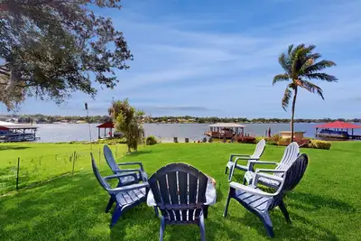 Image de Accueil au bord du lac avec un quai privé et une plage à proximité - les snowbirds sont les bienvenus!
