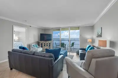 Image de Condo 2 chambres / 2 salles de bain. King dans les deux chambres. Wifi gratuit