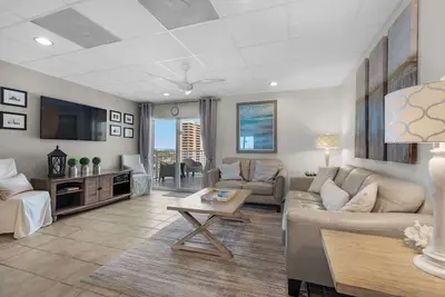 Image de Belle 6ème étage vue de l'unité de coin! 2 chambres 2 salles de bain w / Wi-Fi gratuit