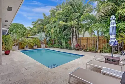 Image de Nouvelle construction 3 chambres 2 salles de bain avec piscine chauffée au coeur d'Oakland Park