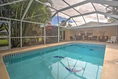 Image de Canalside Cape Coral Home w / Private Pool - Pets Ok