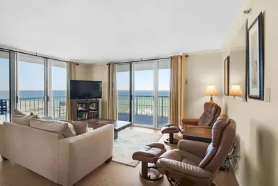 Image de Tristan Towers Unit 5a - 3 Chambres / 2 Salles De Bain Condo. Wifi gratuit. Bassin