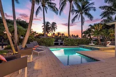 10% de réduction maintenant! ! Bord de l'eau avec piscine privée. Marcher À La Plage