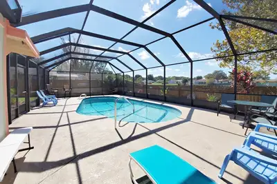 Image de Accueil calme à la piscine à Daytona-Jardin privé \/ Bateau de camping-car - Près de la plage \/ Attractions
