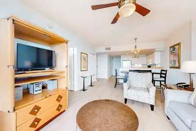 Image de Deux spacieux condos en bord de mer avec piscine commune, bain à remous - les snowbirds sont les bienvenus!
