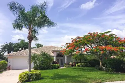 Image de Maison de piscine de luxe unique dans la communauté fermée - 5 minutes de Gulf Beaches