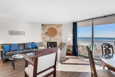 Image de Gulf Front Maison de ville de 2 chambres dans le village tribord. Wifi gratuit. Piscine