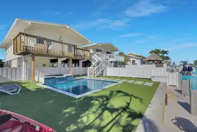 Image de Tropical Key Colony Beach Getaway avec laissez-passer Cabana Club! !
