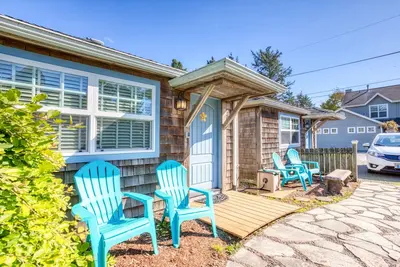 Image de Chalet paisible et accueillant pour les chiens à proximité de la plage et de la ville!