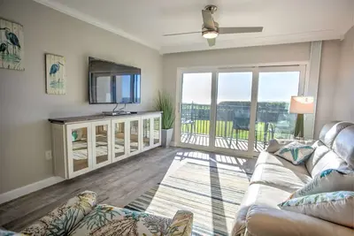 Image de Direct Gulf View mis Ă niveau Condo. Une vue imprenable!