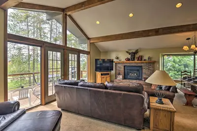 Image de Grande cabine Fraser avec bain Ă remous, terrasse et WiFi!