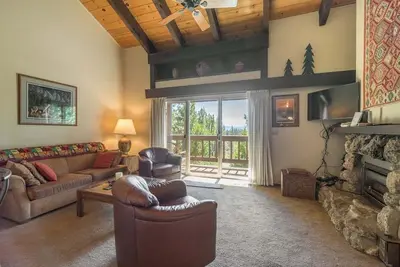 Image de Dates ouvertes! Piscine Et Tennis! 5 minutes de Tahoe City