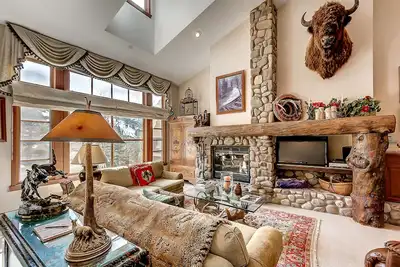 Image de Maison de ville rustique et confortable, avec foyer au bois et bains Ă remous sur place