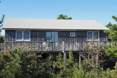 Image de Situé à seulement 300 pieds de la plage, 4 chambres de charme brises, Wifi et de la plage!