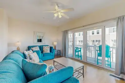 Charmante maison w / piscine partagée et vue imprenable sur la baie!