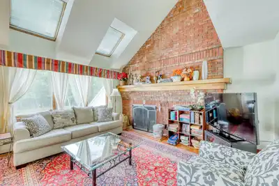 Image de Ski-in \/ ski-out Sunrise condo w \/ shared pool & hot tub - great ski retreat!