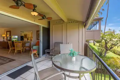 Image de Studio étincelant avec parcours de golf et vue sur l'océan et piscine du complexe!