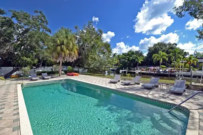 Image de Spacieux Location de vacances Siesta Key Canal Front Maison avec grande piscine chauffée