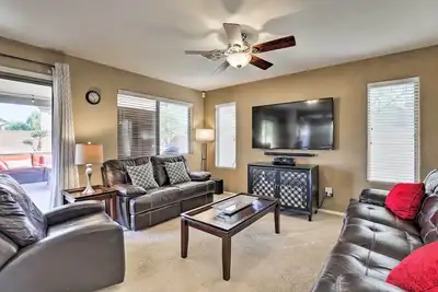 Image de Spacieux Phoenix House w \/ Large Backyard & Grill