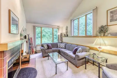 Image de Dog-friendly condo w \/ piscine partagée, un bain à remous et plus, un accès aux pistes faciles - chiens ok!