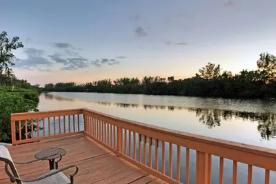Image de Small and Quiet Lakefront Resort sur Siesta Key W \/ piscine chauffée et kayaks